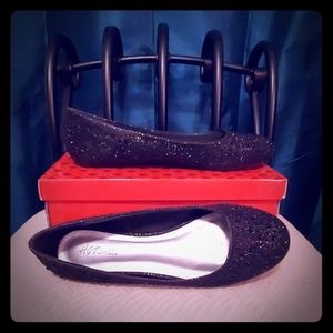 Black flat dress shoes